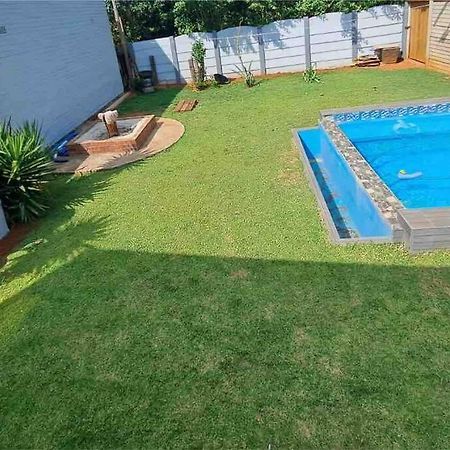 Entire 2 Bedroom House With Jacuzzi And Pool! Meyerton Esterno foto